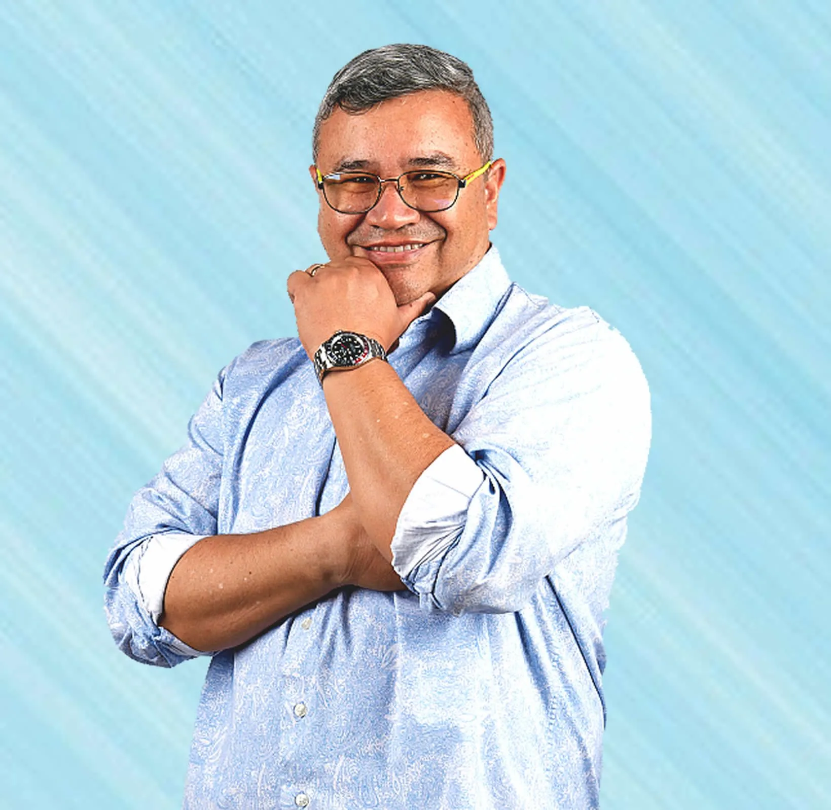 Carlos Orjuela con los brazos cruzados